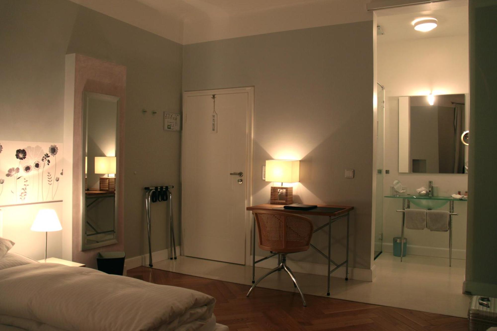 Astoria Hotel 4*